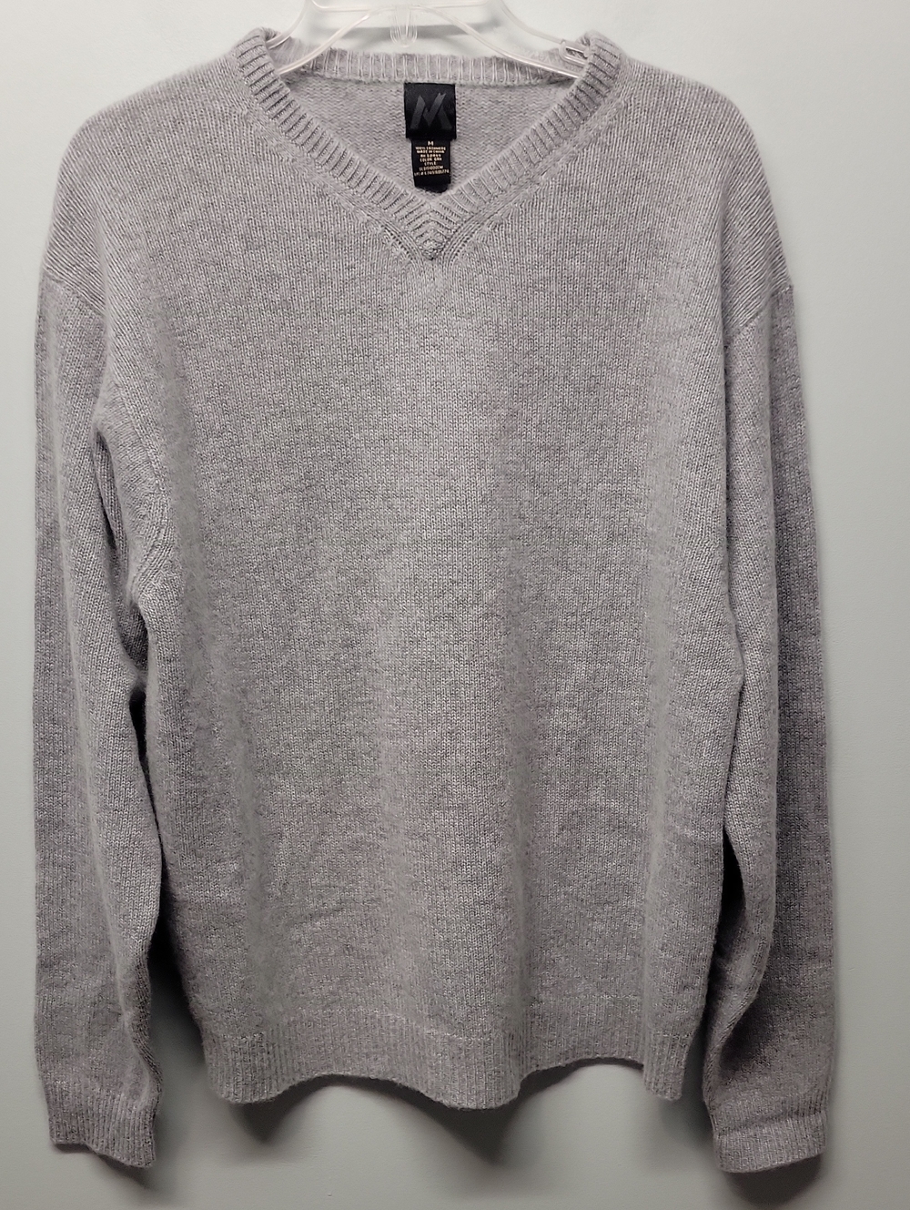 Men's gray v-neck cashmere sweater size medium